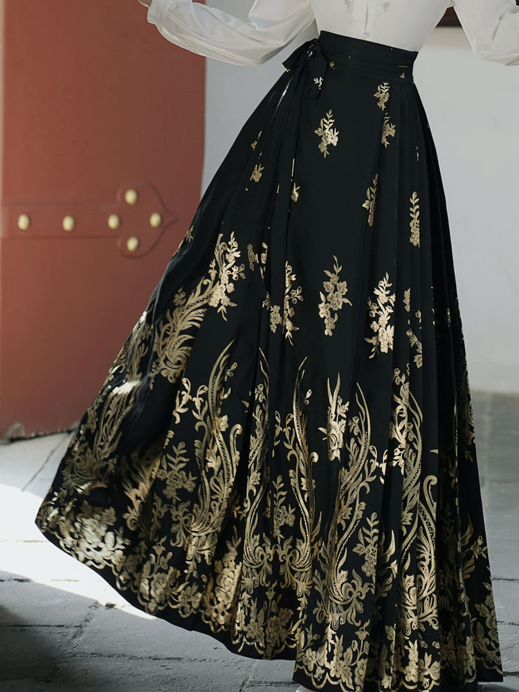 Traditional Chinese Style Hanfu with Han Elements and Embroidered Floral Horse-Face Skirt